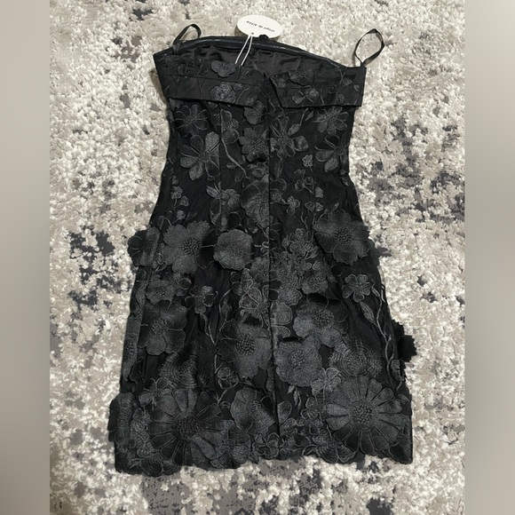 Showpo Wren Mini Dress in Black Size 6 in UK and Size 2 in USA - Picture 3 of 4